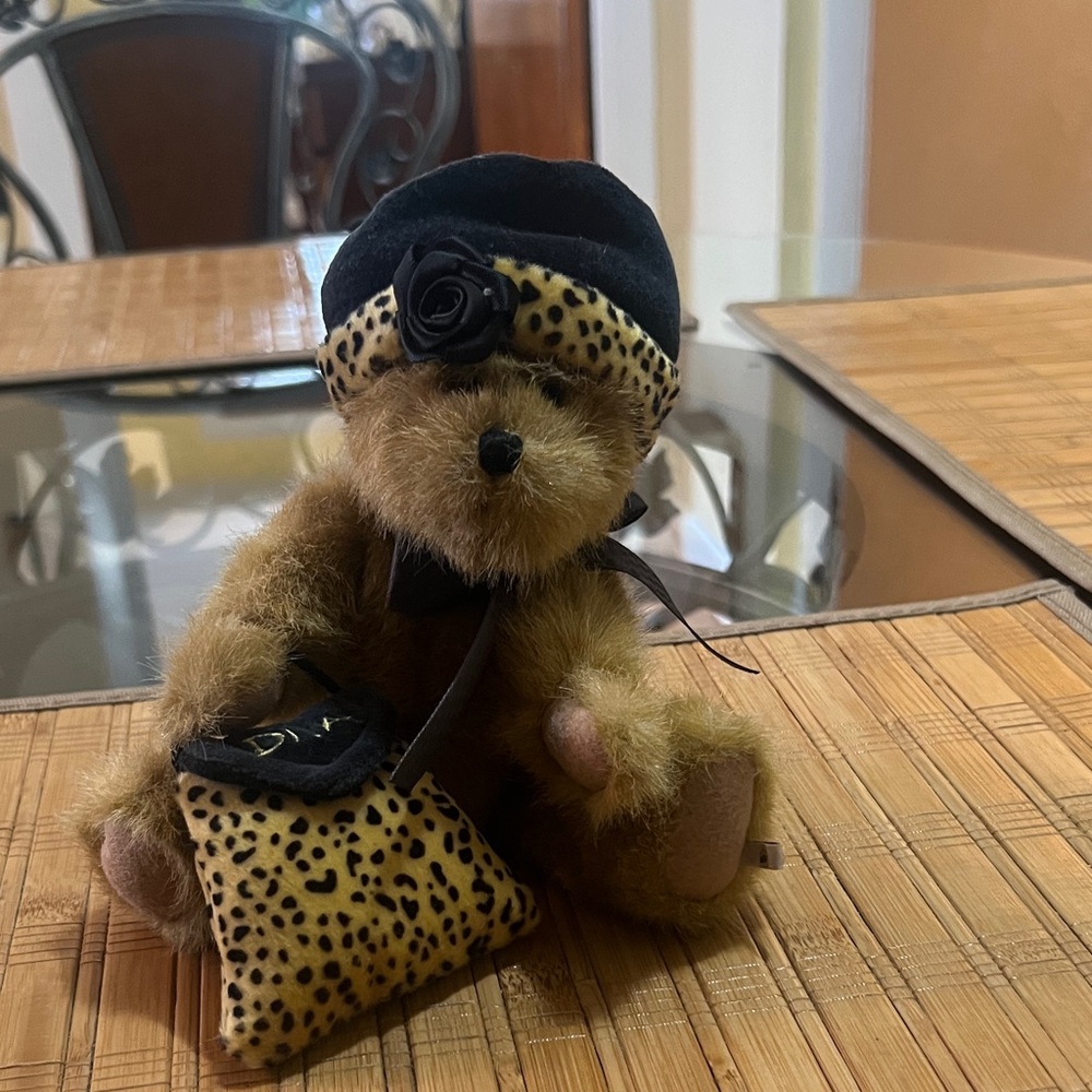 BOYDS BEAR. The head bean collection